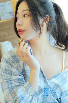 贵妇局长的蕾丝乳罩